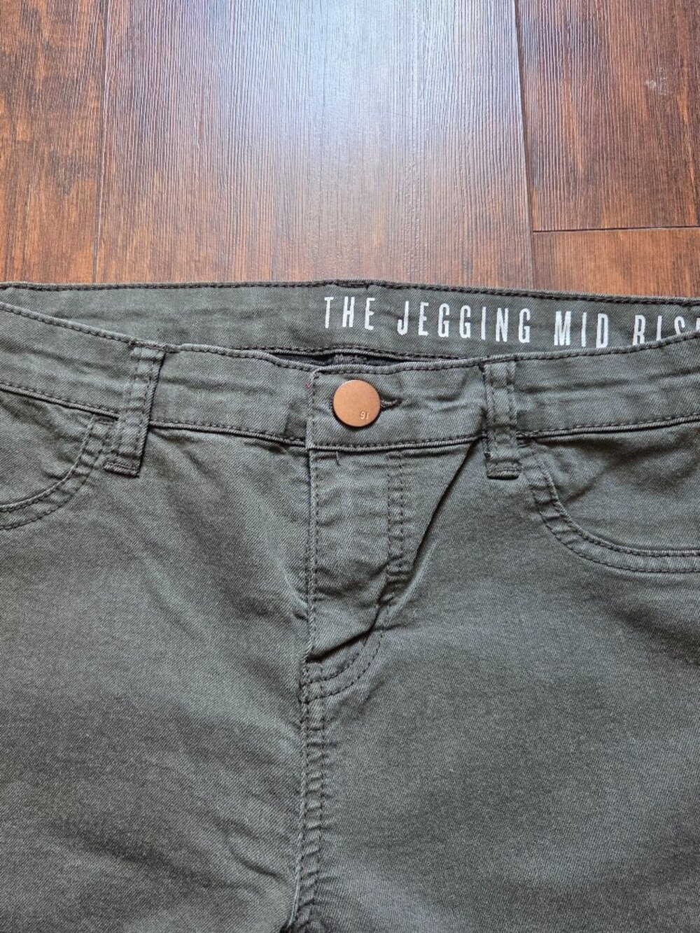 The Jegging Mid Rise Size 6 in army green - Picture 8 of 9